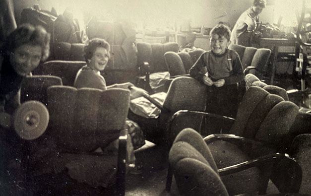 1945
